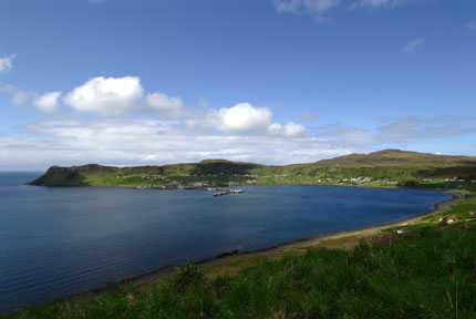 スカイ島 海岸線の向こうには